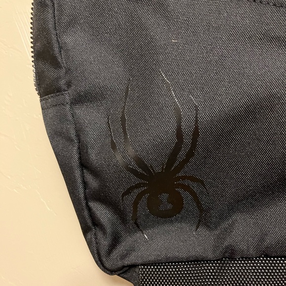 Like new black Spyder messenger cross body iPad nylon bag adjustable strap - Picture 2 of 15